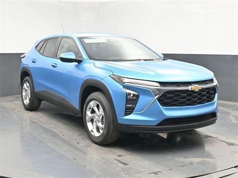 New 2026 Chevrolet Trax LS image 2