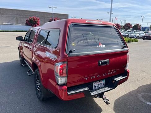 Used 2021 Toyota Tacoma TRD Sport w/ TRD Premium Sport Package AWD/4WD image 7