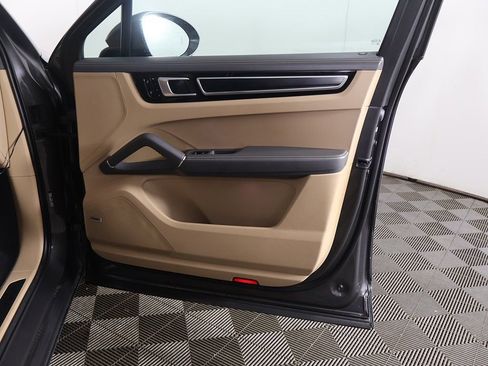 Used 2021 Porsche Cayenne GTS w/ Premium Package Plus image 27