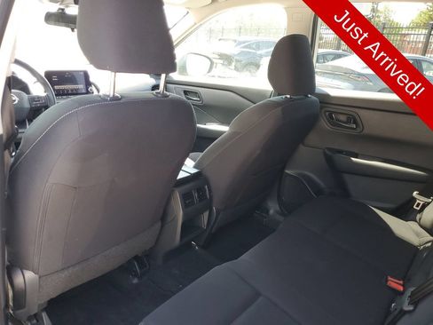 Used 2025 Nissan Rogue S AWD/4WD image 10