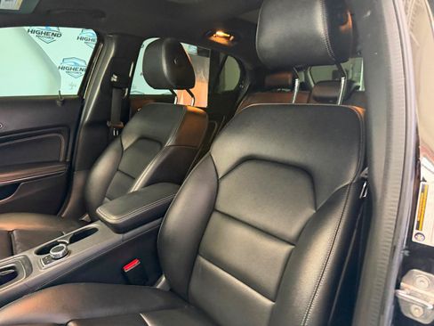 Used 2020 Mercedes-Benz GLA 250 4MATIC w/ Premium Package image 17