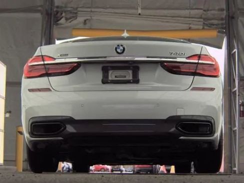 Used 2017 BMW 740i xDrive image 7