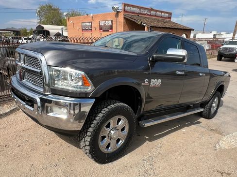 Used 2017 RAM 2500 Laramie w/ Convenience Group AWD/4WD image 3