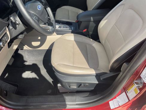 Used 2020 Ford Escape Titanium image 12