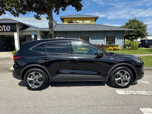 Used 2025 Ford Escape ST-Line FWD image 8