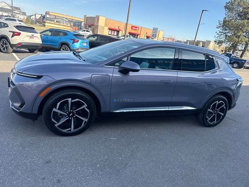 Used 2025 Chevrolet Equinox EV LT w/ Convenience Package image 2