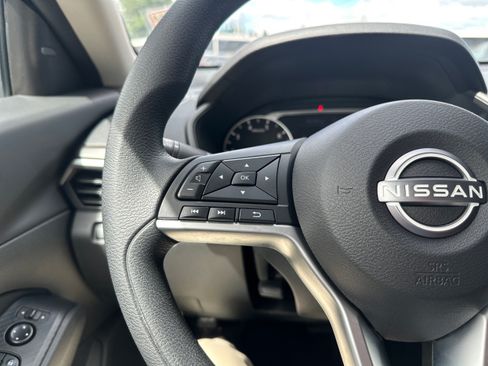 Used 2024 Nissan Altima 2.5 SV FWD image 32