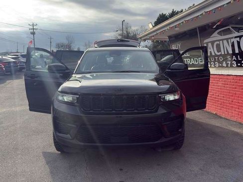 Used 2023 Jeep Grand Cherokee Altitude image 40