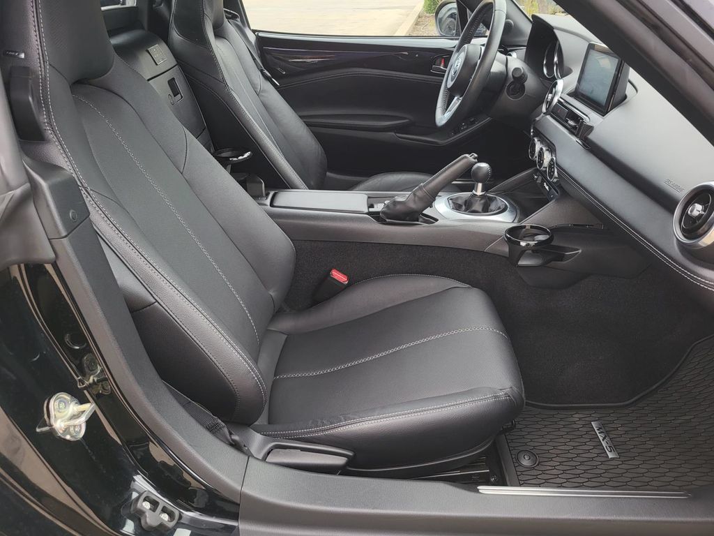 Certified 2023 MAZDA MX-5 Miata Grand Touring w/ Weather Package RWD image 9