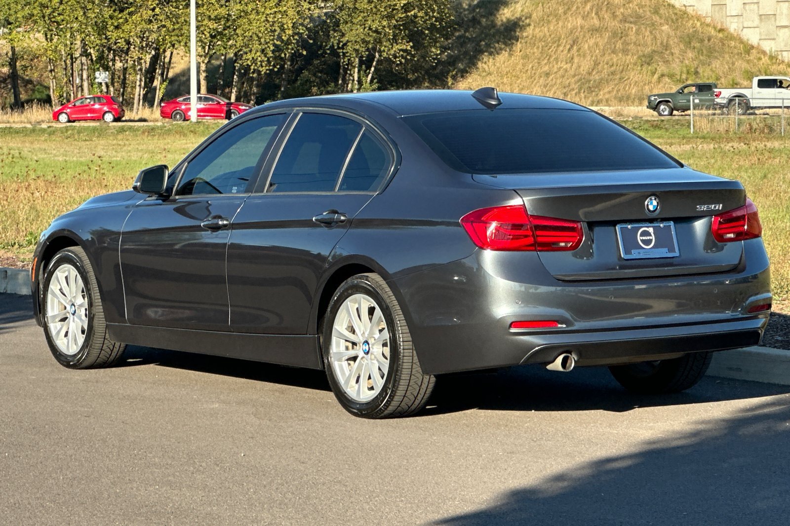 Used 2018 BMW 320i Sedan RWD image 5