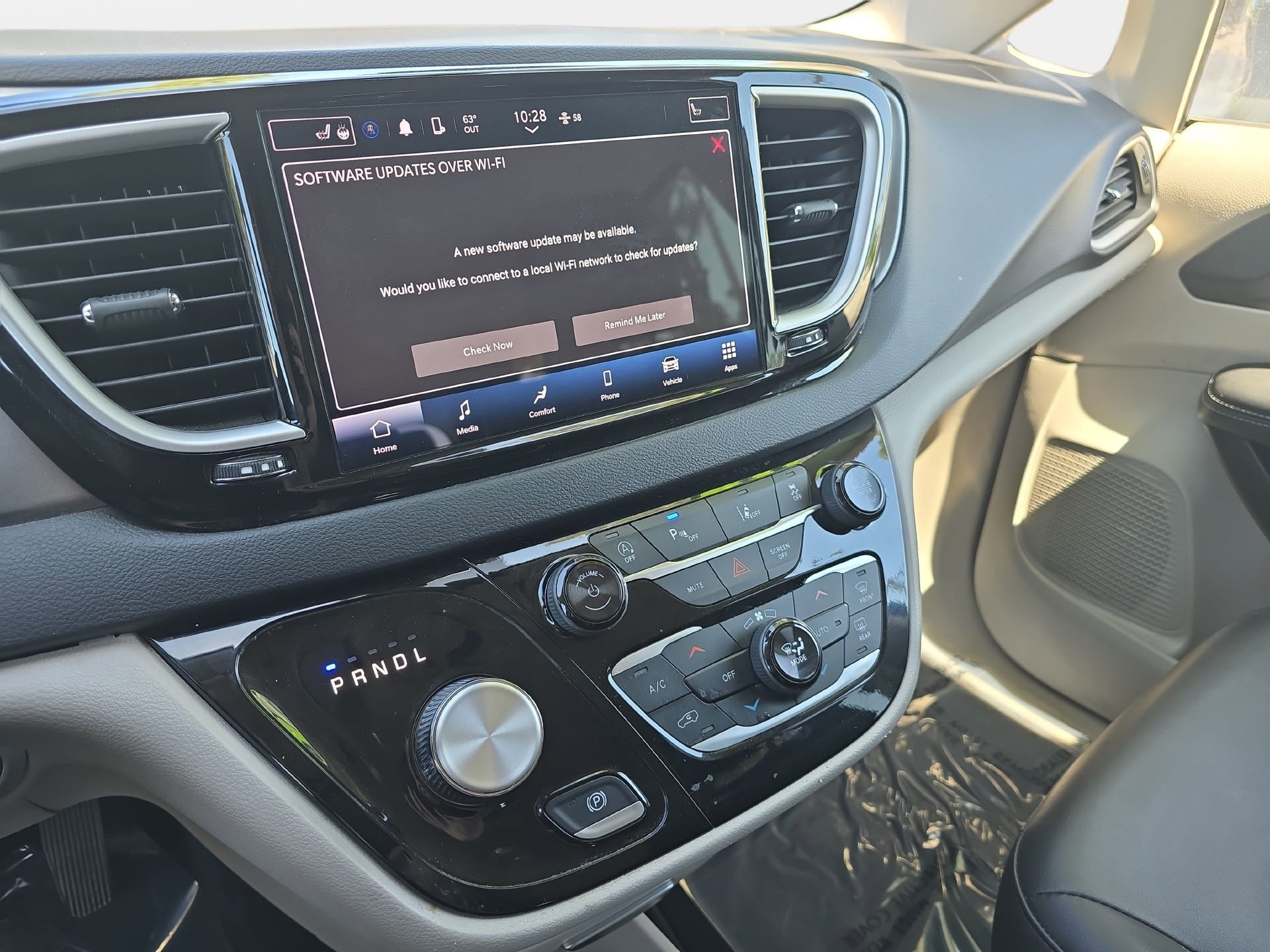 Used 2024 Chrysler Pacifica Touring-L FWD image 18