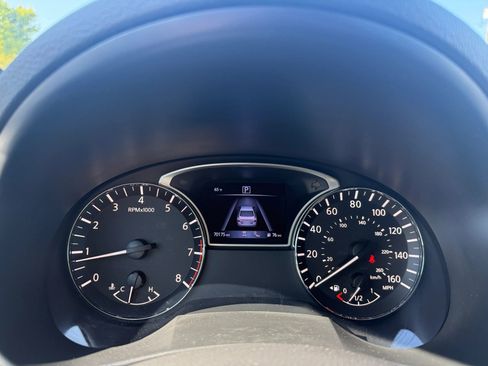 Used 2017 Nissan Altima 3.5 SL w/ 3.5SL Technology Package image 22