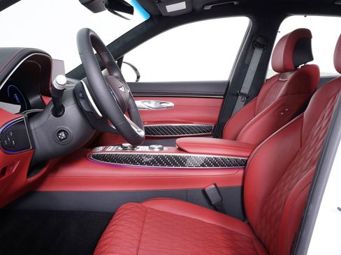 Used 2024 Genesis GV70 3.5T Sport w/ Sport Prestige Package image 4