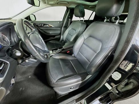 Used 2018 INFINITI QX30 Premium w/ Navigation Package FWD image 24