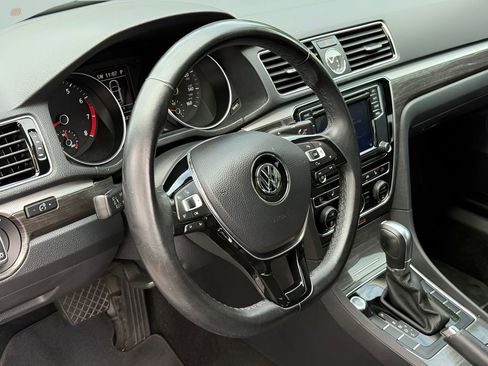 Used 2017 Volkswagen Passat 1.8T SE FWD image 13