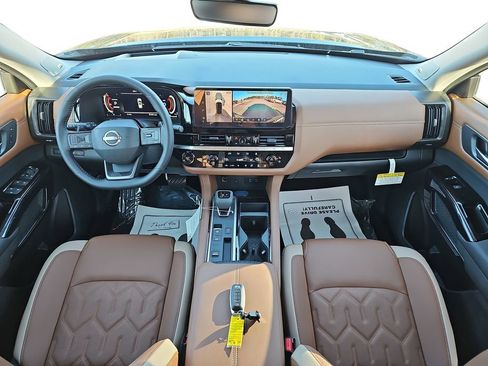 New 2026 Nissan Pathfinder Platinum image 11