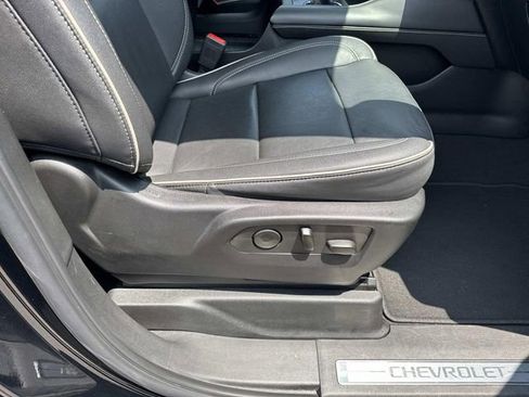 Used 2023 Chevrolet Suburban Premier RWD image 14