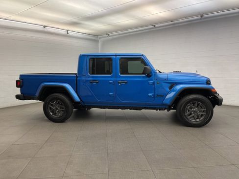 New 2025 Jeep Gladiator Sport image 2