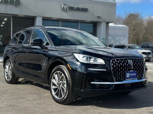 Used 2025 Lincoln Corsair Grand Touring w/ Equipment Group 301A image 8