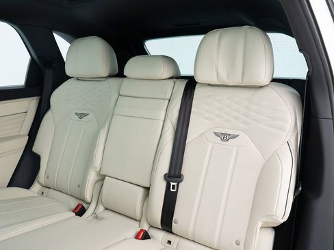 Used 2024 Bentley Bentayga Extended Wheelbase AWD/4WD image 25