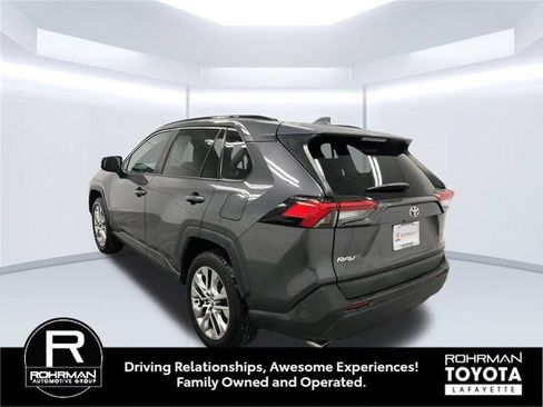 Used 2021 Toyota RAV4 XLE Premium AWD/4WD image 4