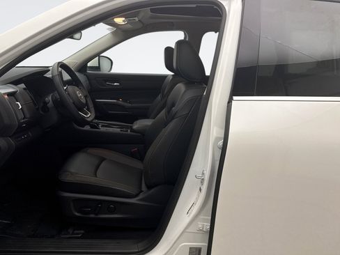 Used 2023 Nissan Pathfinder SL w/ SL Premium Package AWD/4WD image 11