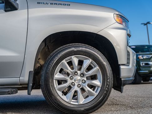 Used 2020 Chevrolet Silverado 1500 Custom w/ Custom Value Package image 9