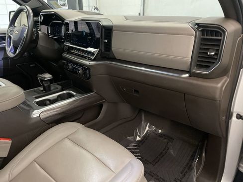 Used 2022 Chevrolet Silverado 1500 LTZ w/ LTZ Premium Package AWD/4WD image 23