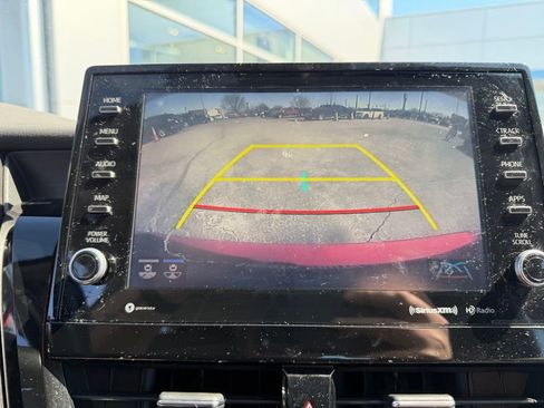 Used 2022 Toyota Camry SE w/ Cold Weather Package image 10