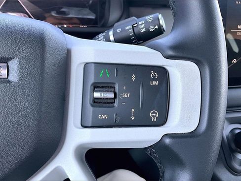 Used 2025 Land Rover Defender 110 S image 21