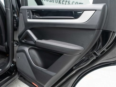 Used 2024 Porsche Cayenne AWD/4WD image 31