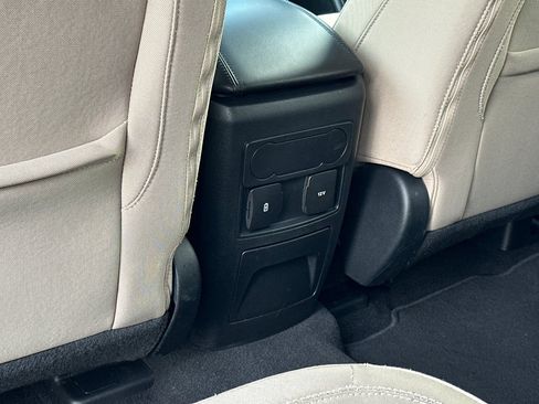 Used 2023 Ford Explorer XLT image 13