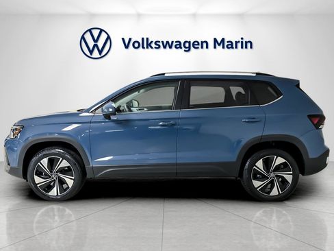 New 2026 Volkswagen Taos SE image 2