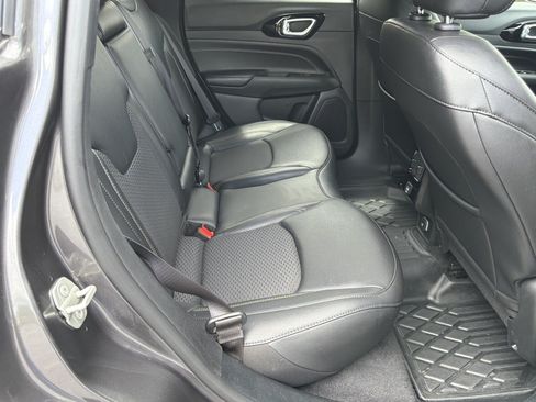 Used 2023 Jeep Compass Latitude AWD/4WD image 15
