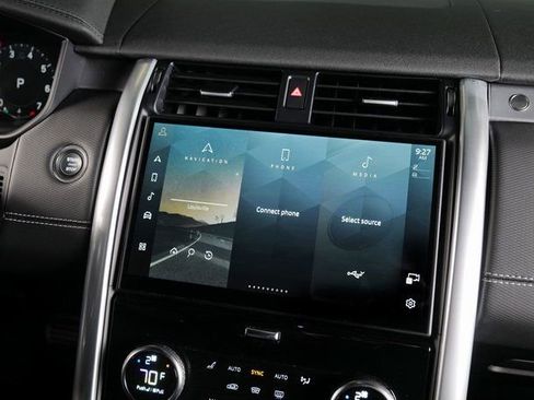 Used 2025 Land Rover Discovery Dynamic SE image 15