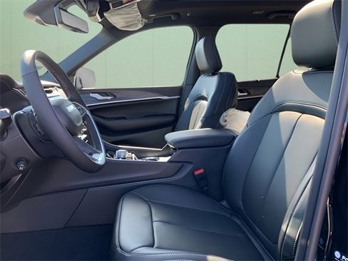 New 2025 Jeep Grand Cherokee Limited w/ Luxury Tech Group II image 18