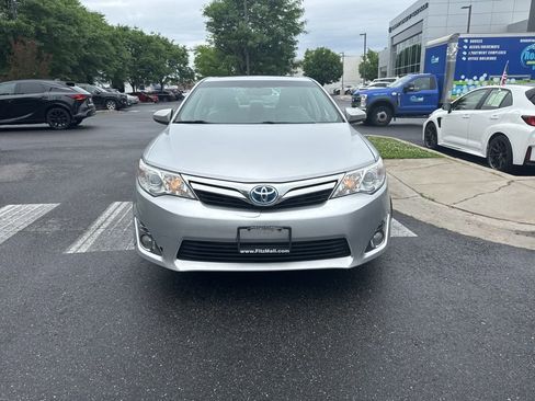 Used 2012 Toyota Camry XLE w/ Leather Pkg FWD image 2