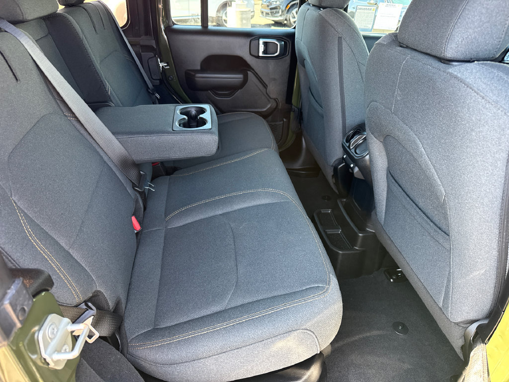 Certified 2024 Jeep Wrangler Unlimited w/ Convenience Group AWD/4WD image 18