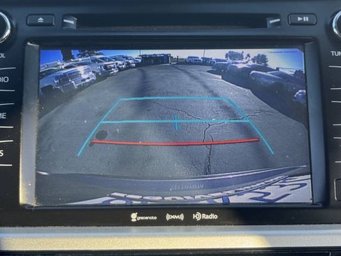 Used 2019 Toyota Highlander SE FWD image 23