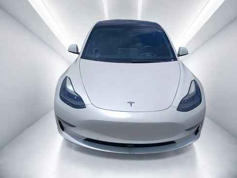 Used 2022 Tesla Model 3 Long Range AWD/4WD image 3