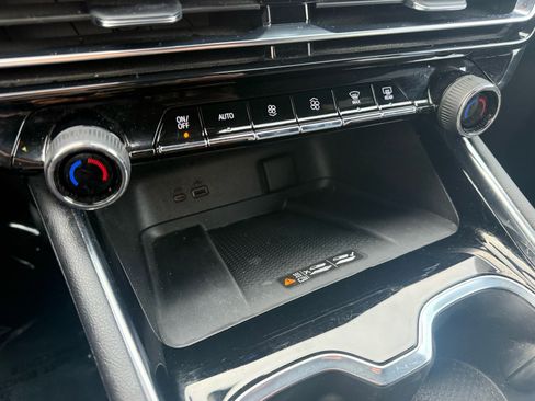 Used 2025 Chevrolet Traverse Z71 w/ Driver Confidence Package image 21