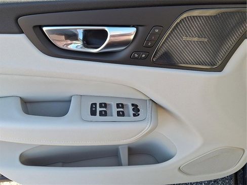 New 2026 Volvo XC60 B5 Ultra w/ Climate Package image 7