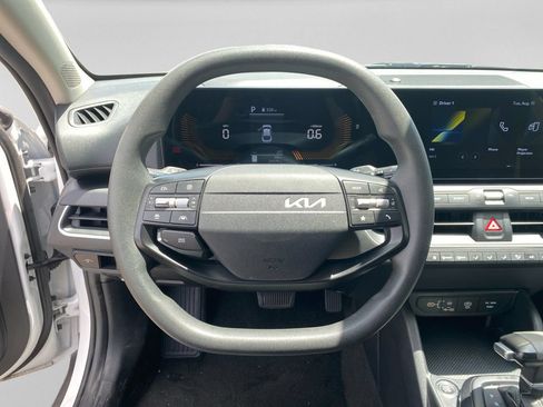 Used 2025 Kia K4 FWD image 12