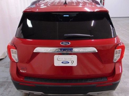 Used 2022 Ford Explorer XLT w/ Equipment Group 202A image 4