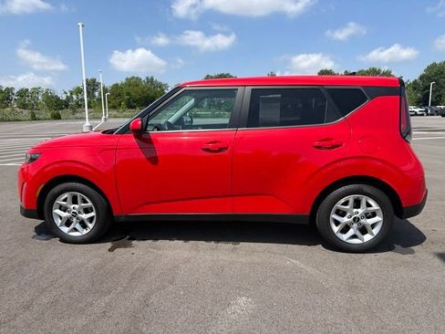 Used 2024 Kia Soul LX w/ Option Group 015 FWD image 11