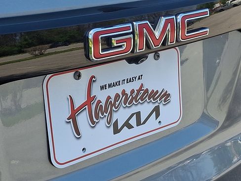 Used 2023 GMC Acadia SLE w/ Driver Convenience Package FWD image 31