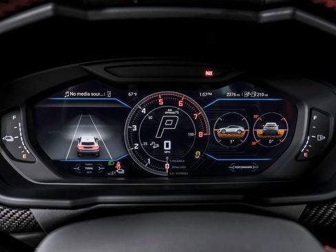 Used 2025 Lamborghini Urus SE image 65