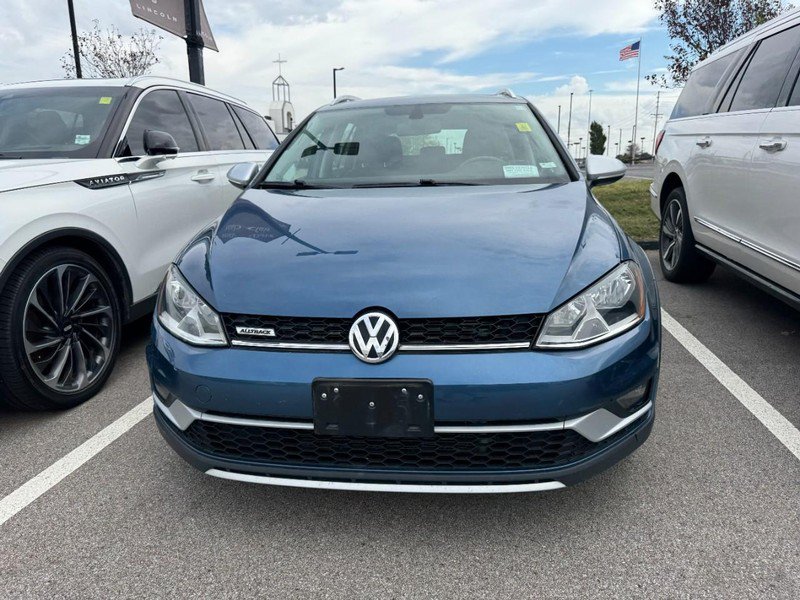 Used 2017 Volkswagen Golf Alltrack AWD/4WD image 2