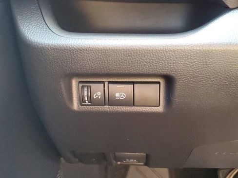 Used 2020 Toyota RAV4 XLE image 26