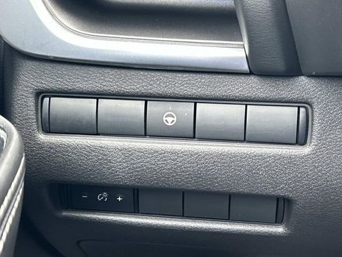 Used 2023 Nissan Rogue SV image 28